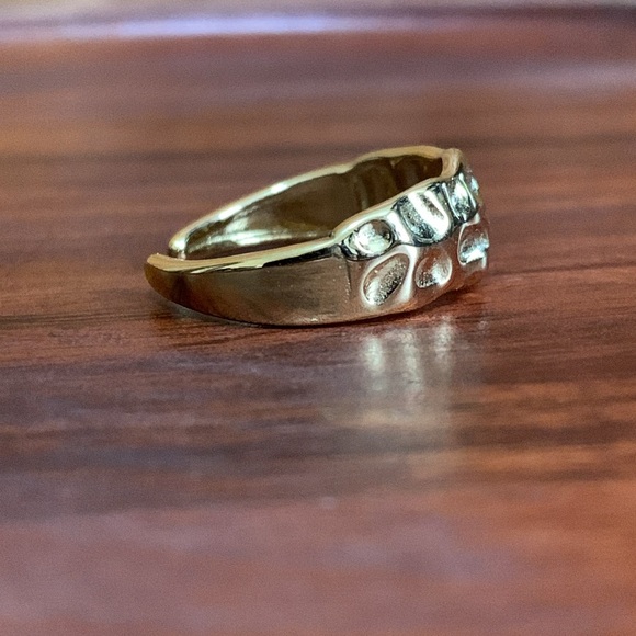 18K Gold Plated Titanium Steel Textured Ring Size 8 - Picture 4 of 6